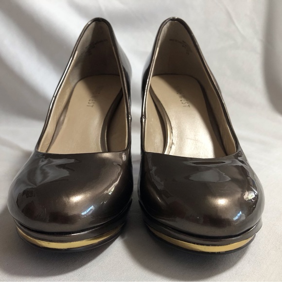 EUC Nine West “Acting Out” Metallic pump - Picture 3 of 8